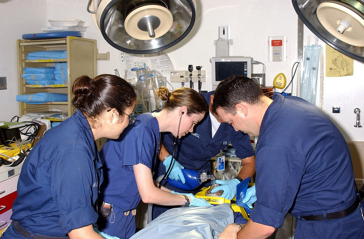 Doctor provides trauma training to a team of Emergency Medical Technicians